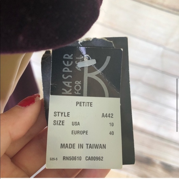 Kasper 2-piece Suit - Picture 5 of 8